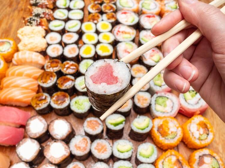sushi-nhat-ban-tinh-hoa-am-thuc-xu-phu-tang