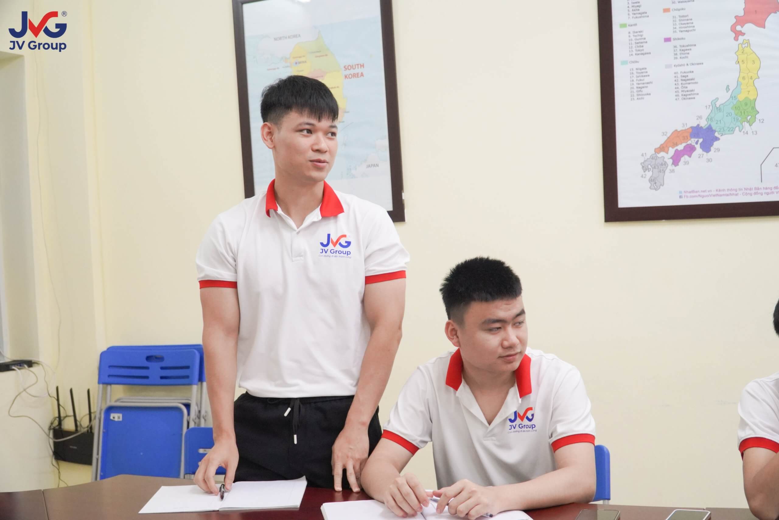 Học viên đặt các câu hỏi trong buổi đào tạo xuất cảnh