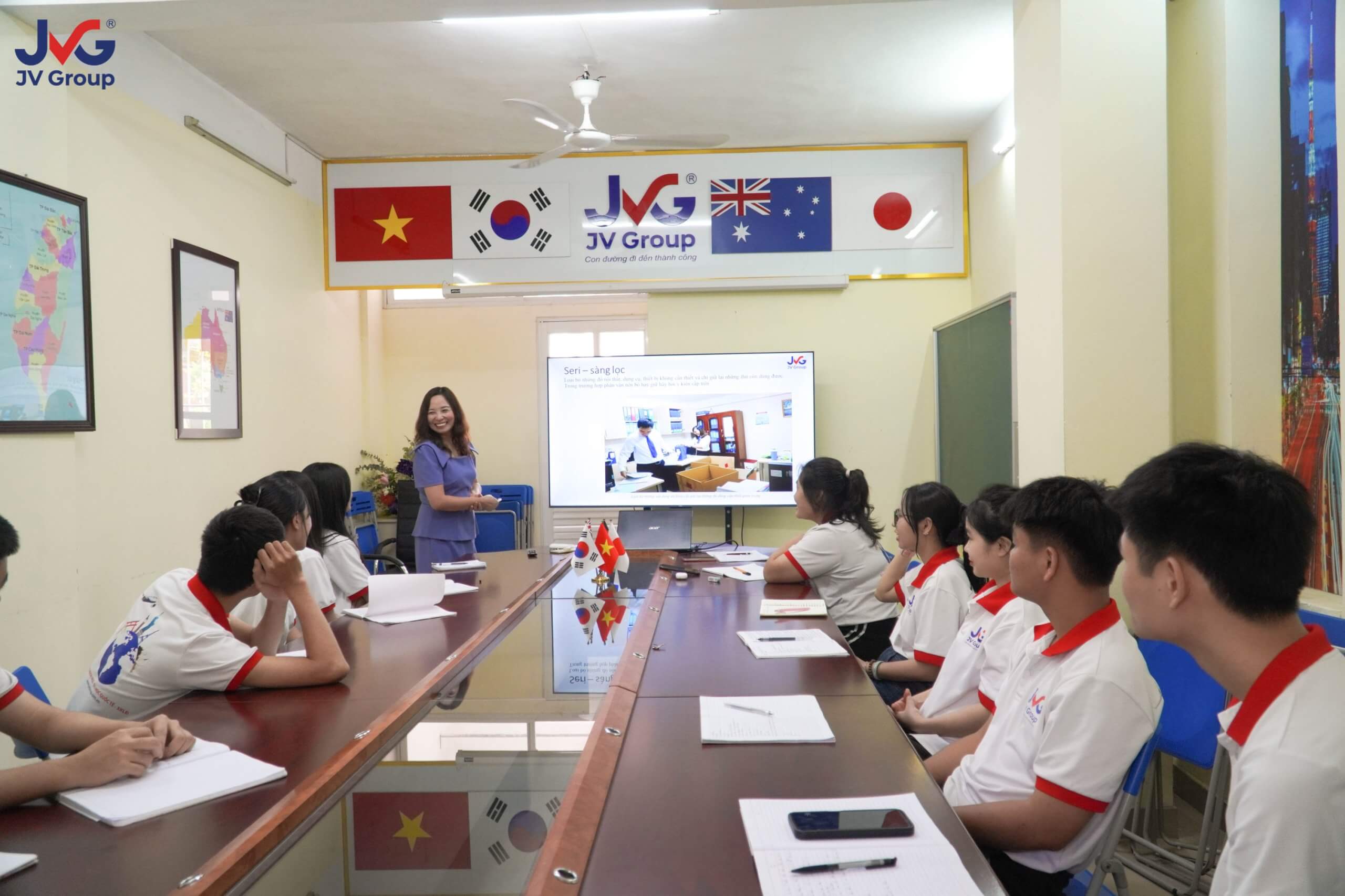 Toàn cảnh lễ đào tạo xuất cảnh du học Hàn Nhật tại JVGroup năm 2026