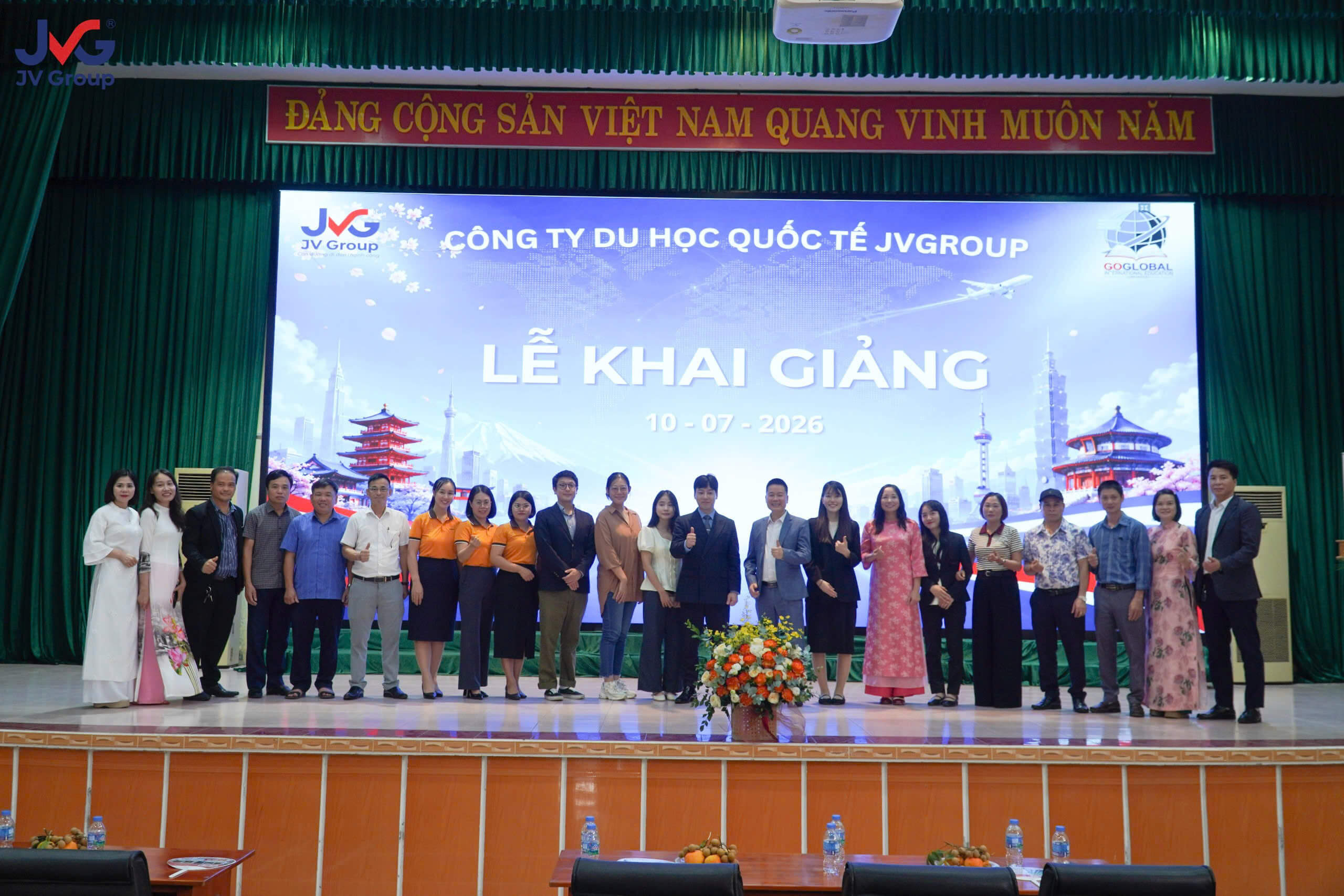 Ban Lãnh Đạo cùng các đối tac trong và ngoài nước tại Lễ Khai giảng JVGroup tháng 7-2026