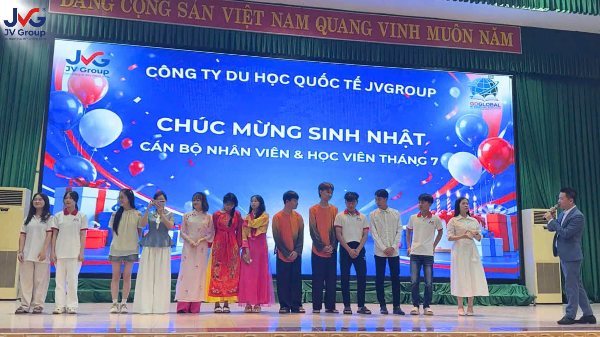 Bữa tiệc chúc mừng sinh nhật tháng 7/2026 đầy ấm áp và tiếng cười