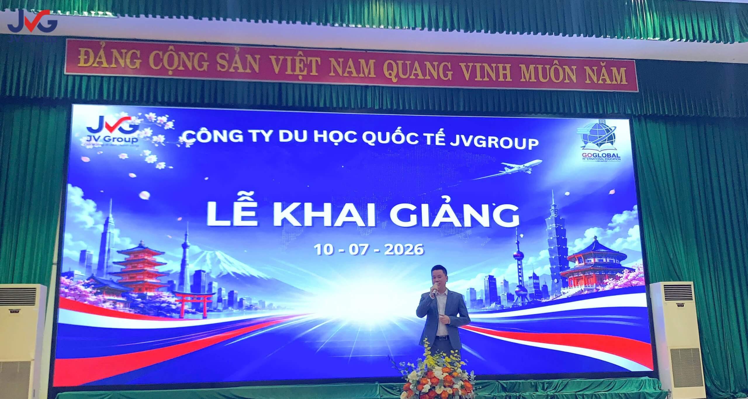 Chu tich Nguyen Minh Thang phat bieu chi dao va truyen cam hung tai le khai giang JVGroup