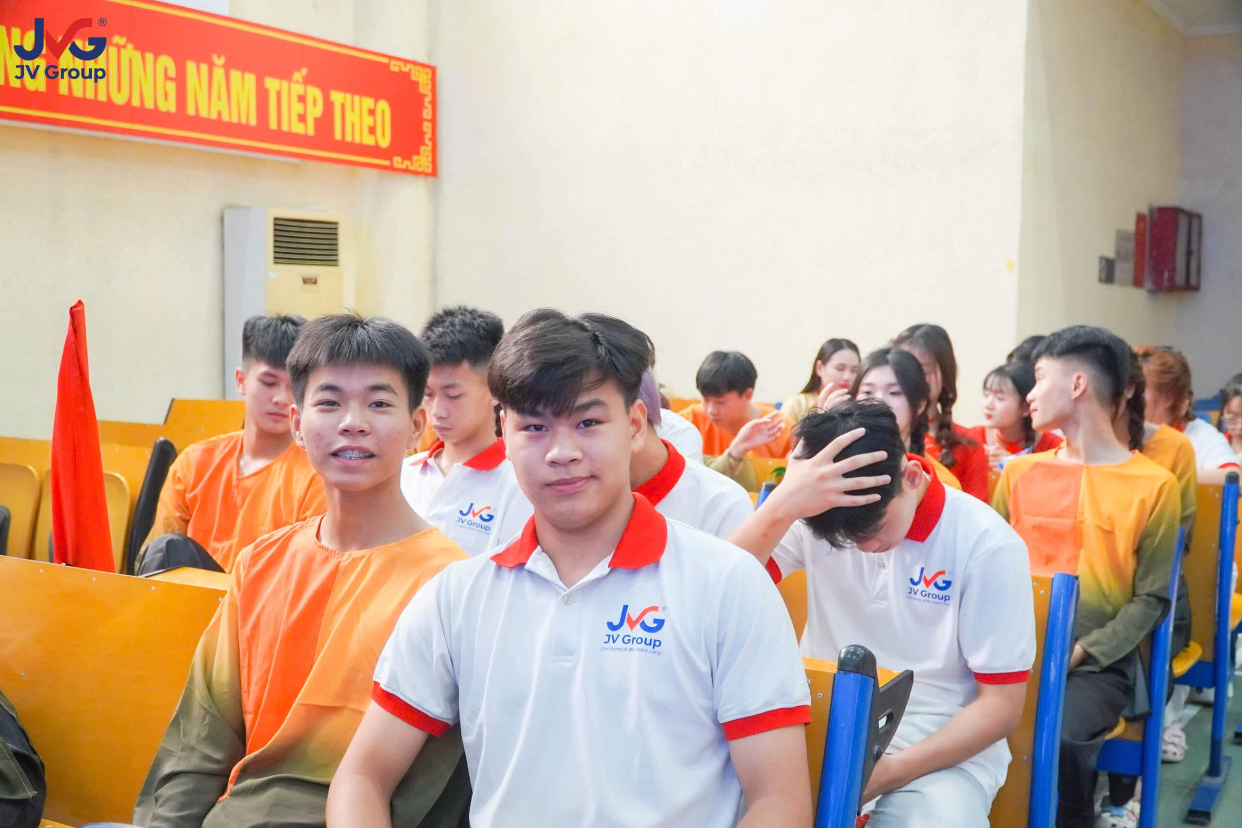 Các bạn học viên JVGroup ổn định chỗ ngồi, chuẩn bị cho lễ khai giảng tháng 7/2026