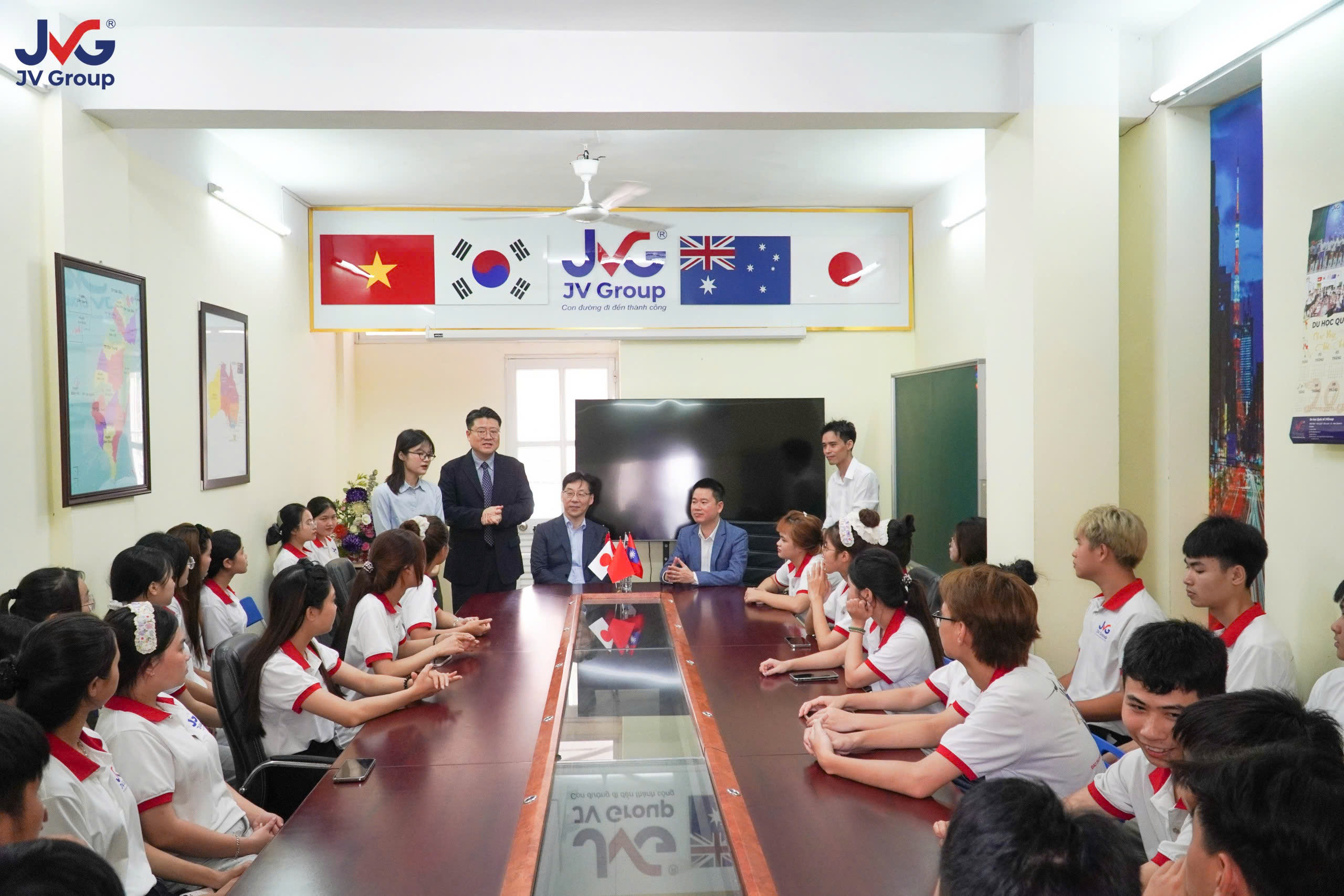 Học viên tại JVGroup đã có buổi gặp gỡ, giao lưu với đại diện trường Đại học Seojeong