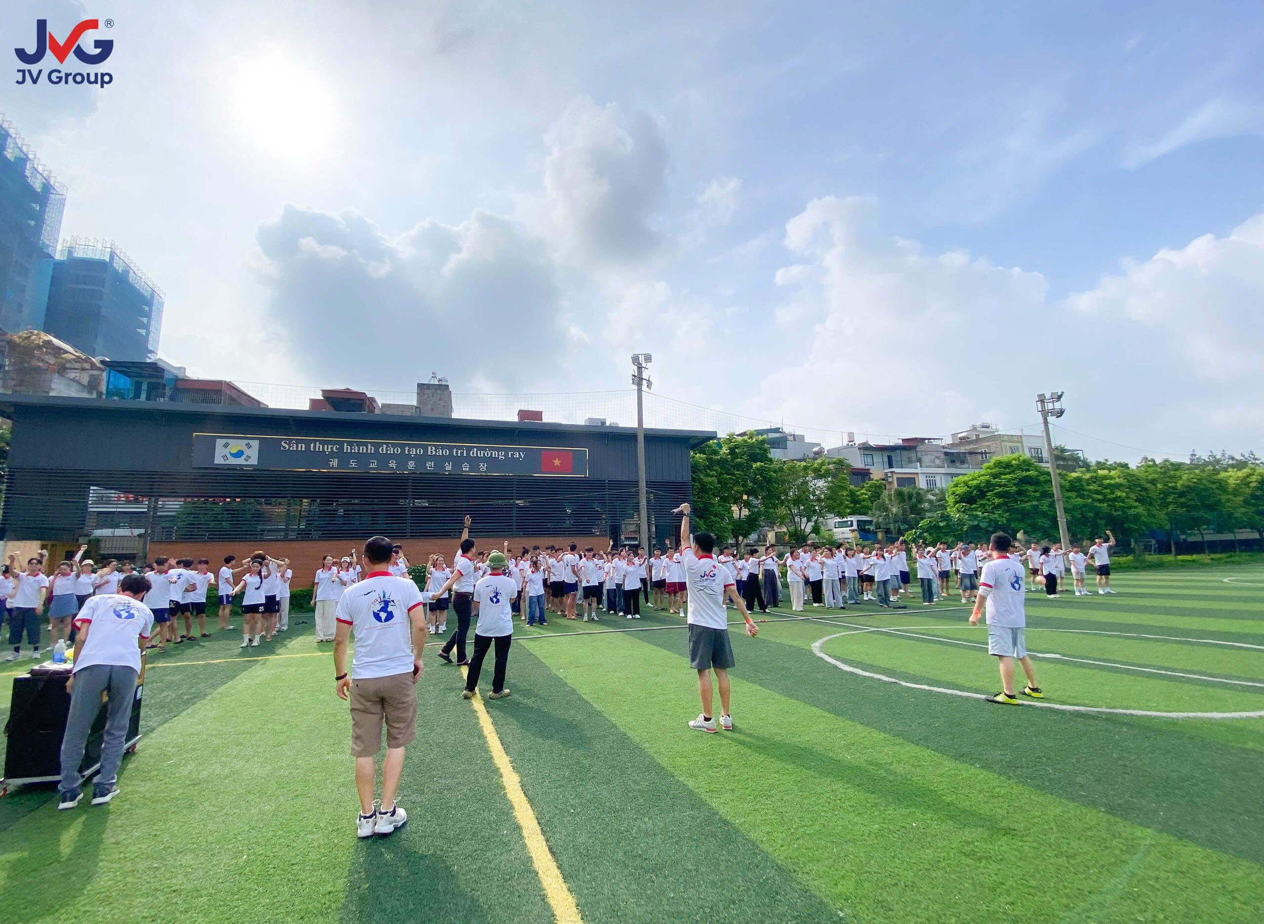Phần thi chạy tiếp sức kịch tính kết nối đồng đội tại hội thao JVGroup Cup 2026