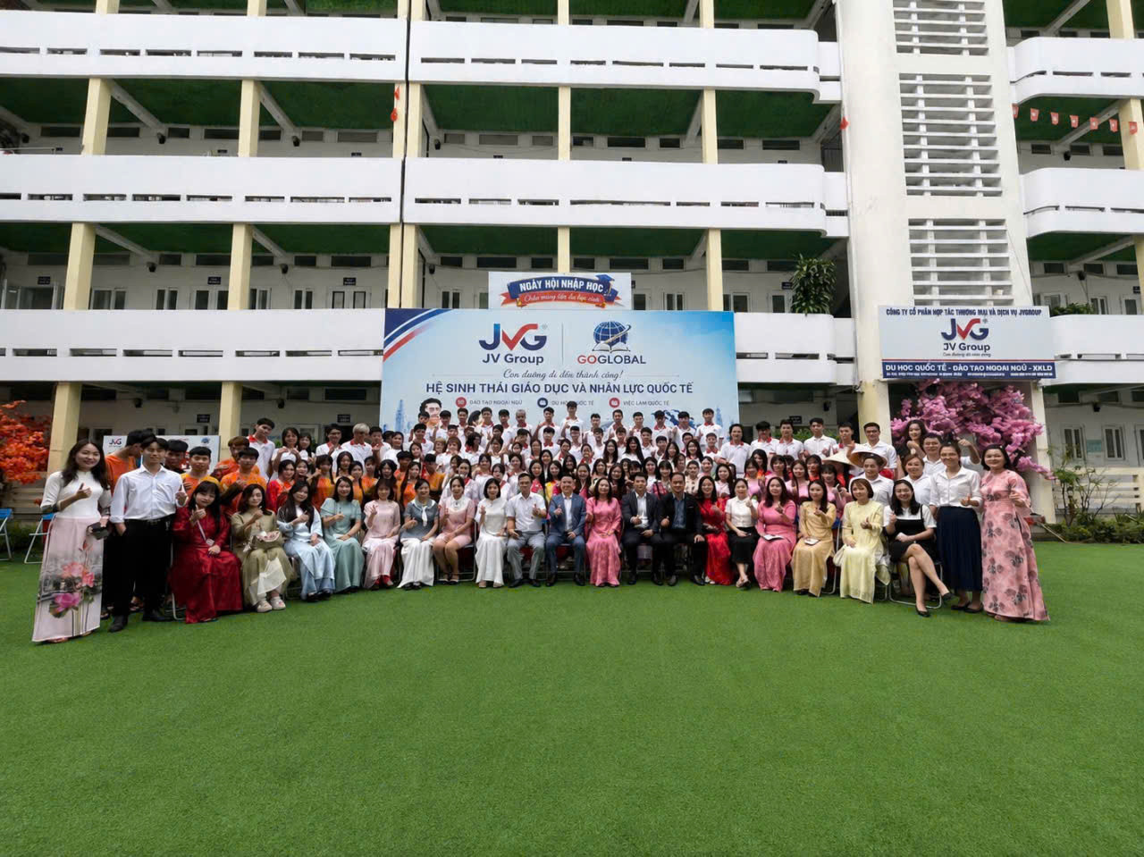 Toàn thể cán bộ nhân viên JVGROUP